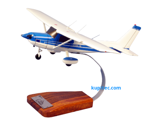 Макет самолета "Cessna 152 Aerobat"